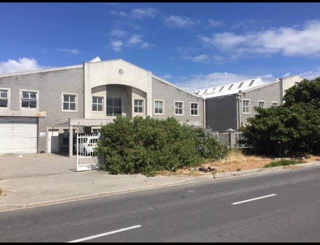 1,400M² FACTORY TO LET IN EPPING INDUSTRIAL